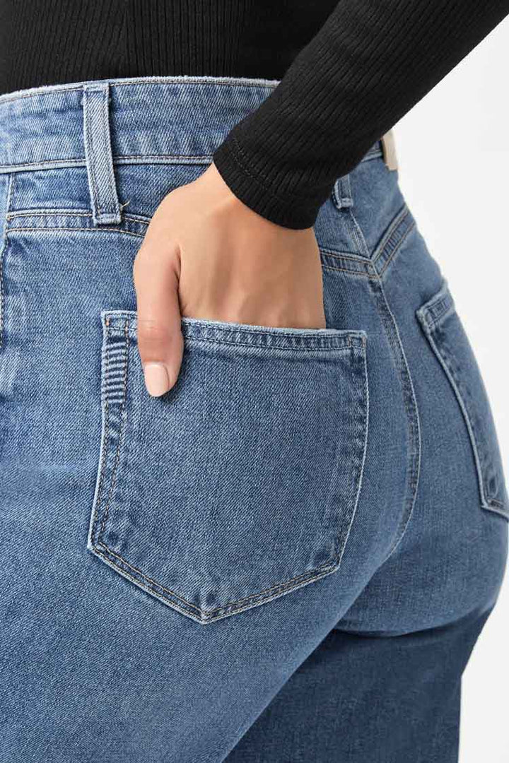 Anessa 31" Wide Leg Jean w Raw Hem - Archives