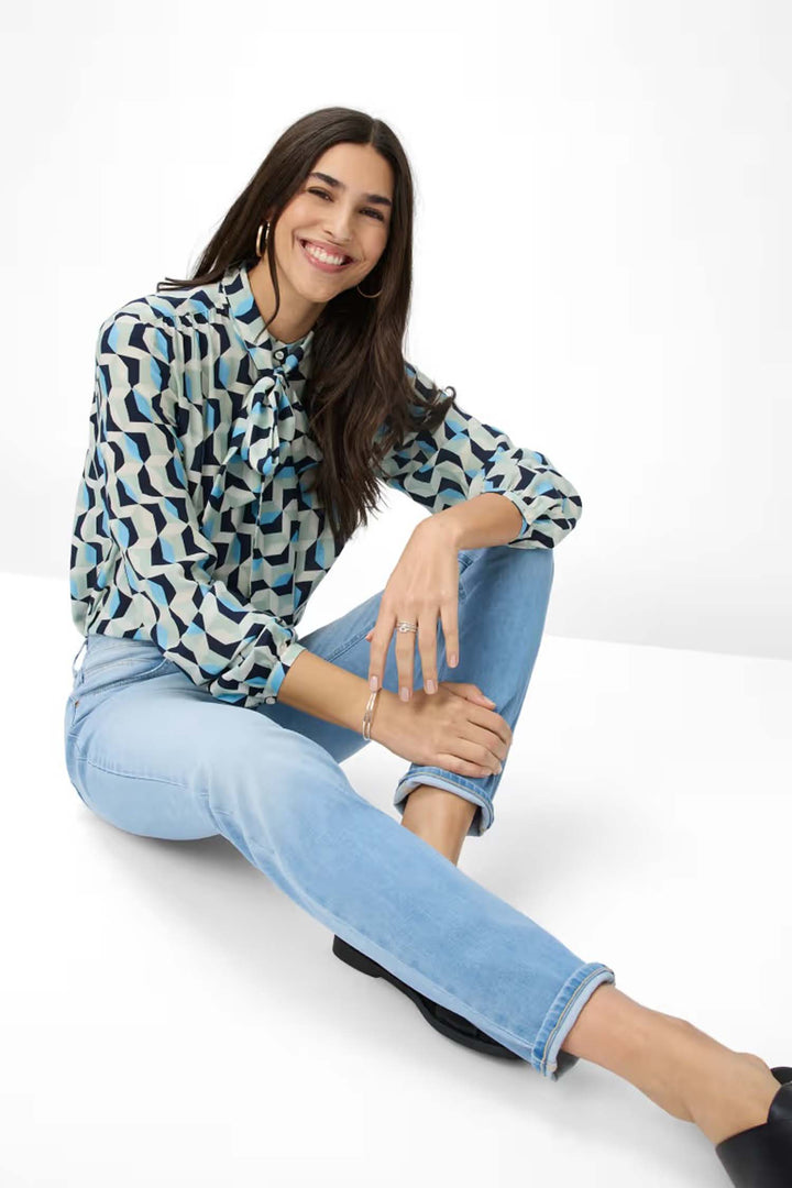 Shakira Slim Fit Jeans in Used Bleached Blue