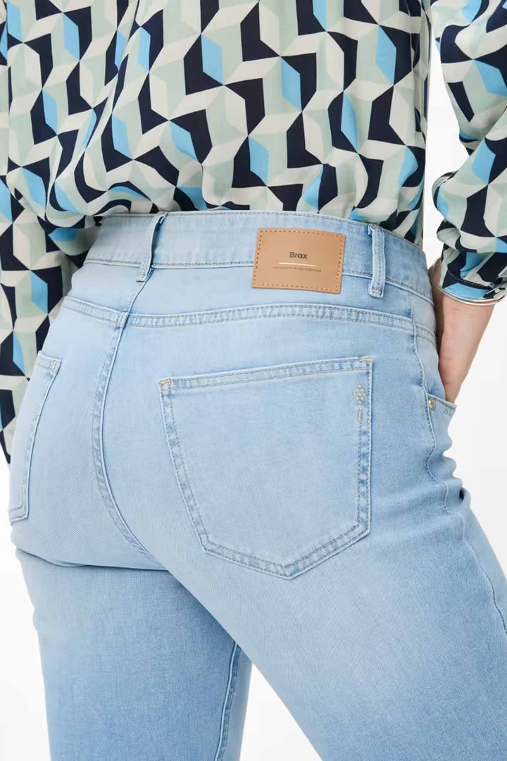 Shakira Slim Fit Jeans in Used Bleached Blue