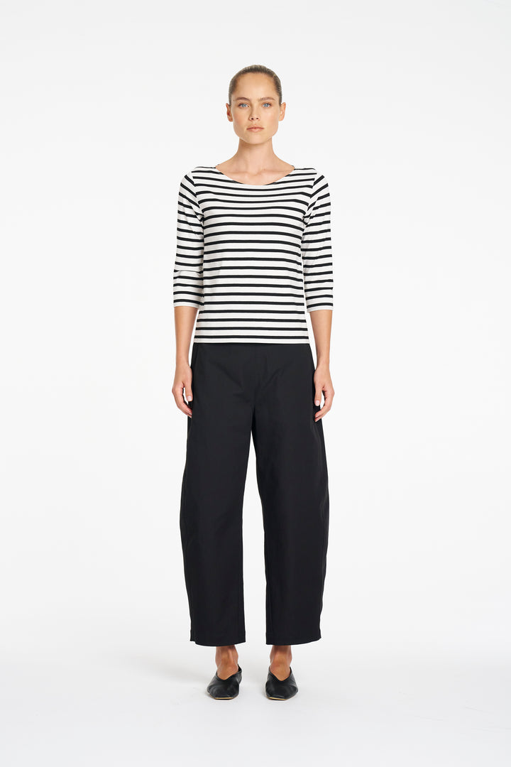 Relaxed Boat Neck in White/Black