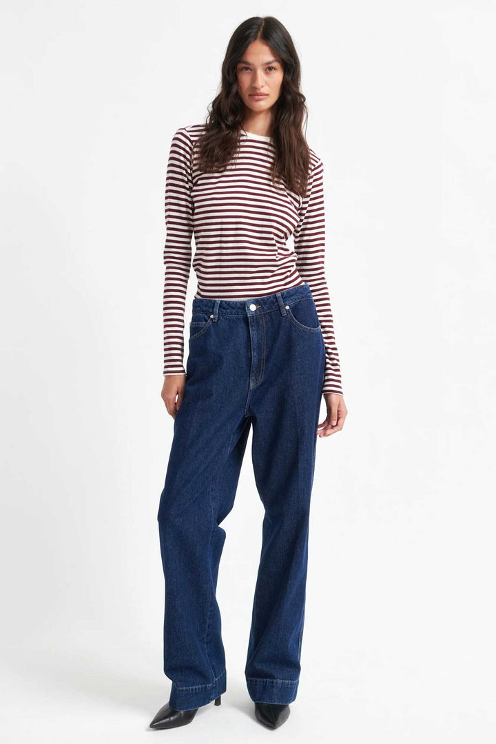 Alvilda O-Neck L/S Tee in Fudge