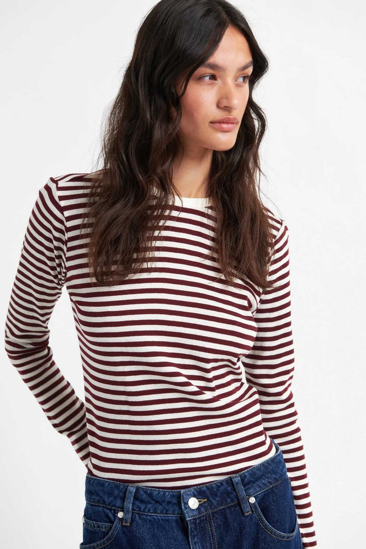 Alvilda O-Neck L/S Tee in Fudge