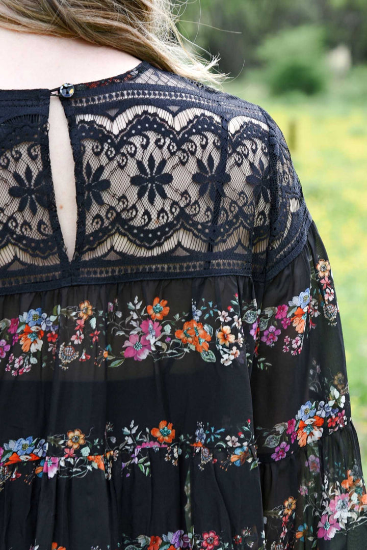 Amazing Lace Blouse in Black