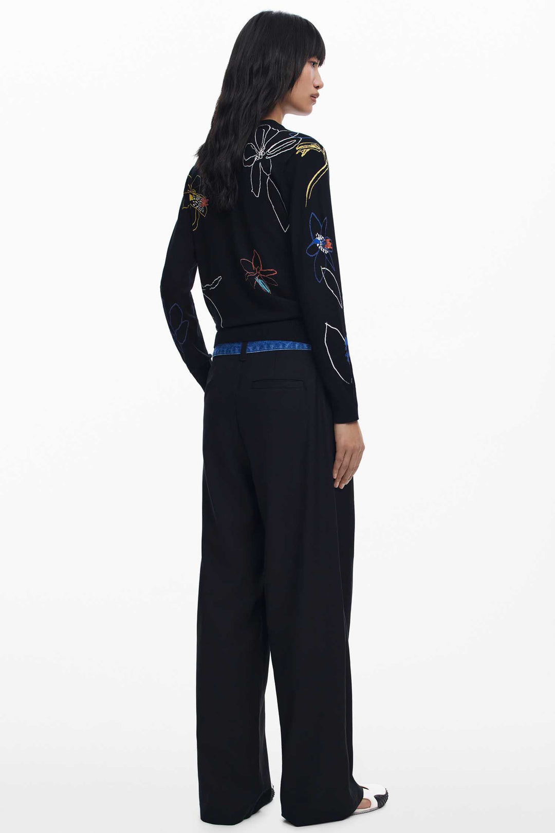 Arty Sweater w Floral Strokes in Black