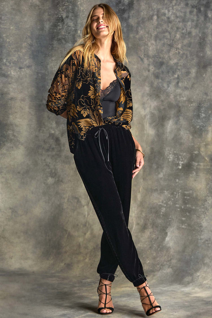 Audrey Shirt with Shirt Tail Hem in Lyla Burnout