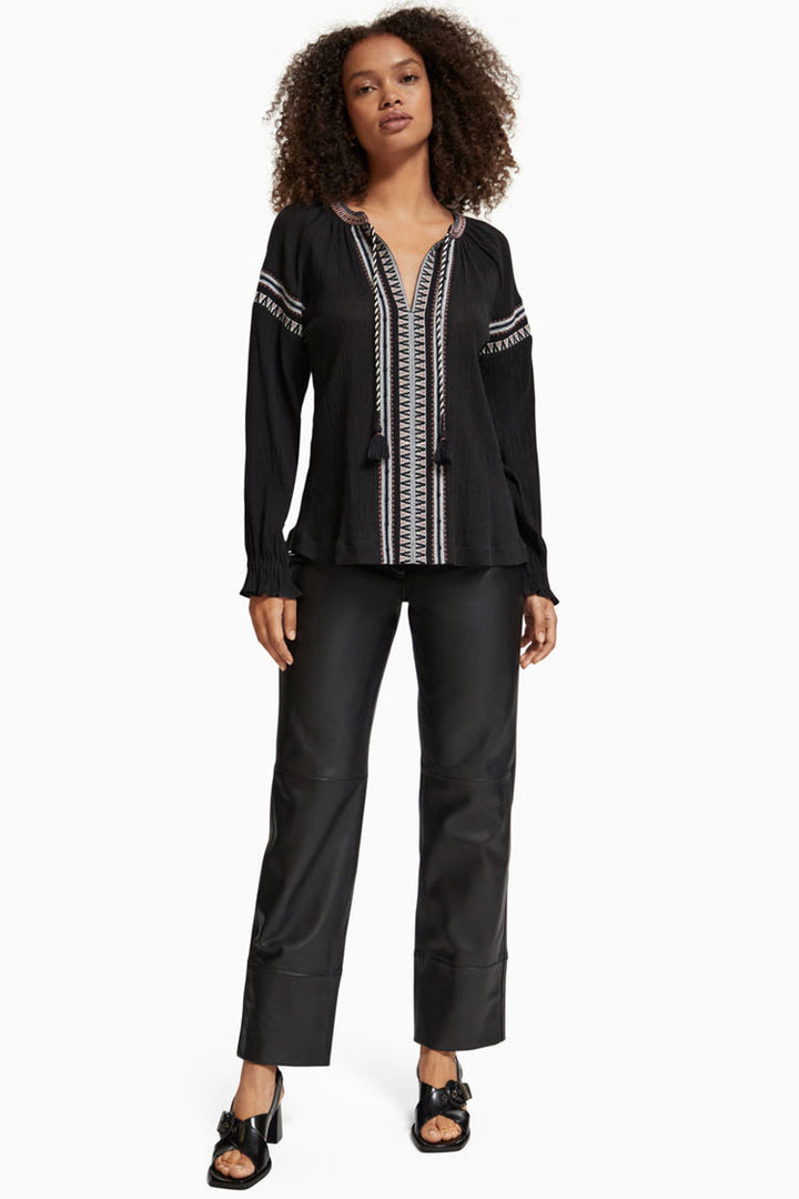 Balloon Sleeve Embroidery Blouse in Evening Black