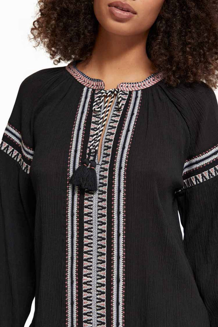 Balloon Sleeve Embroidery Blouse in Evening Black