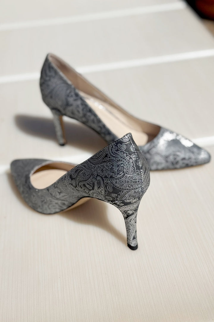 Barrios Leather Heels in Silver Print