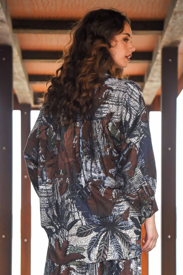 Behind Her Back Shirt in Palm