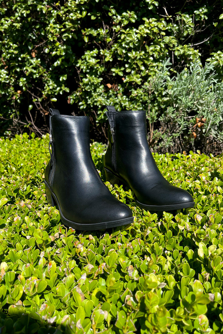 Beth Leather Boot in Black