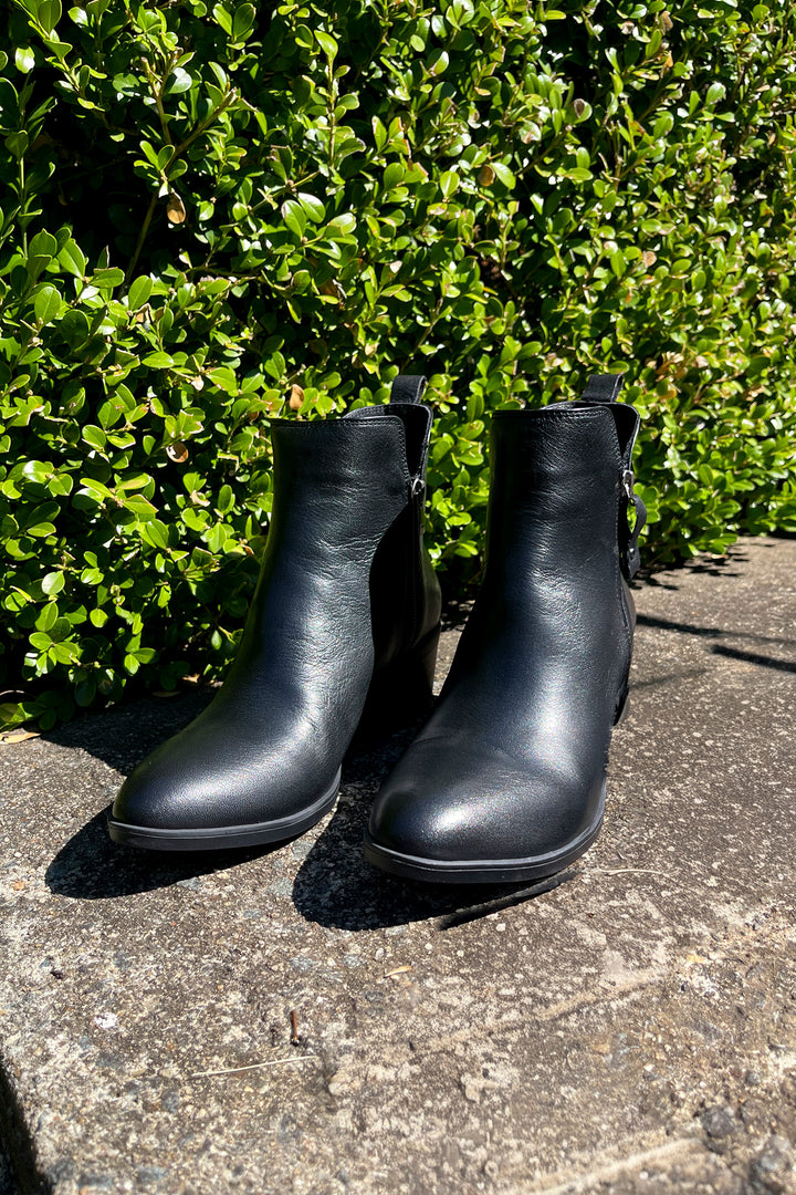 Beth Leather Boot in Black