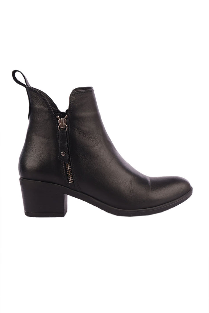 Beth Leather Boot in Black