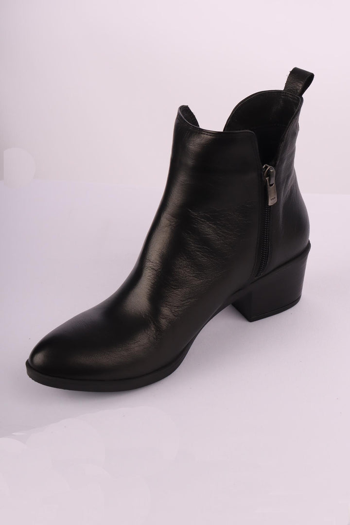 Beth Leather Boot in Black