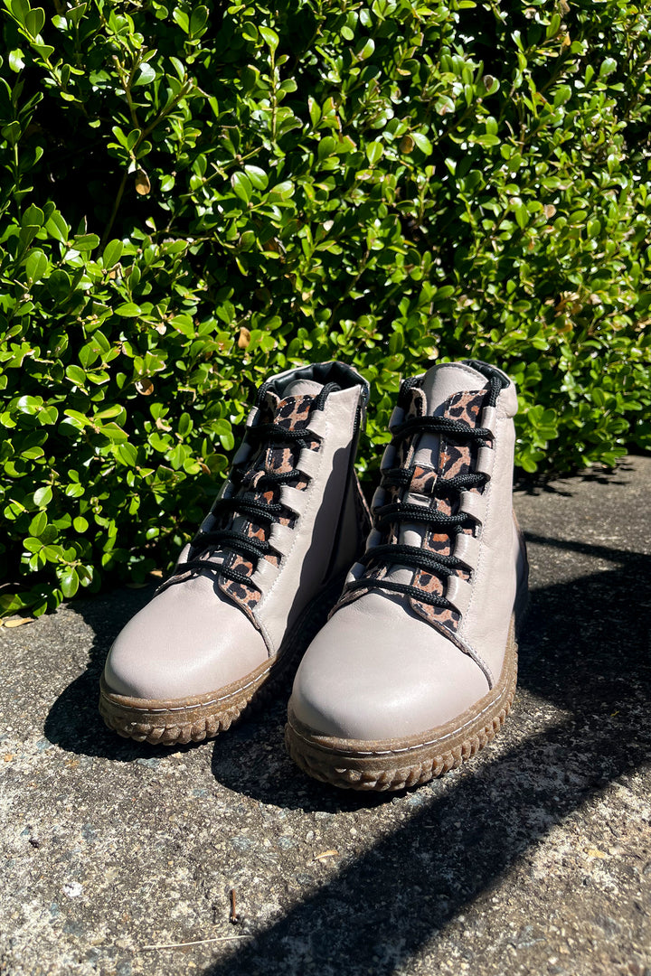 Bonnie Leather Boots in Taupe