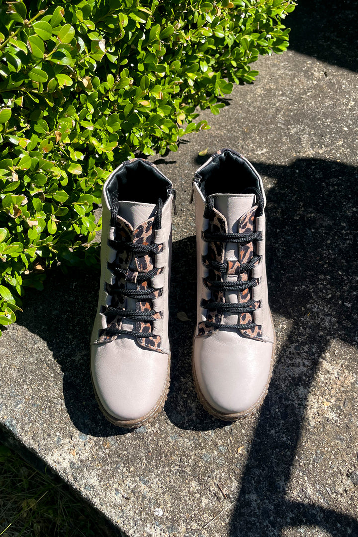 Bonnie Leather Boots in Taupe