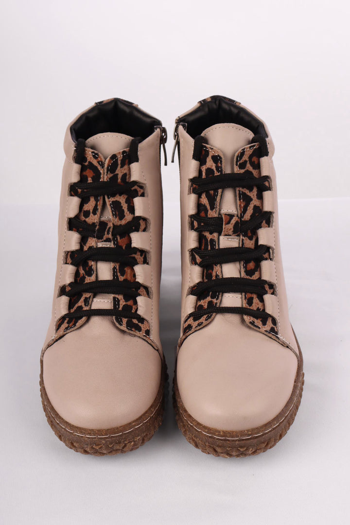 Bonnie Leather Boots in Taupe