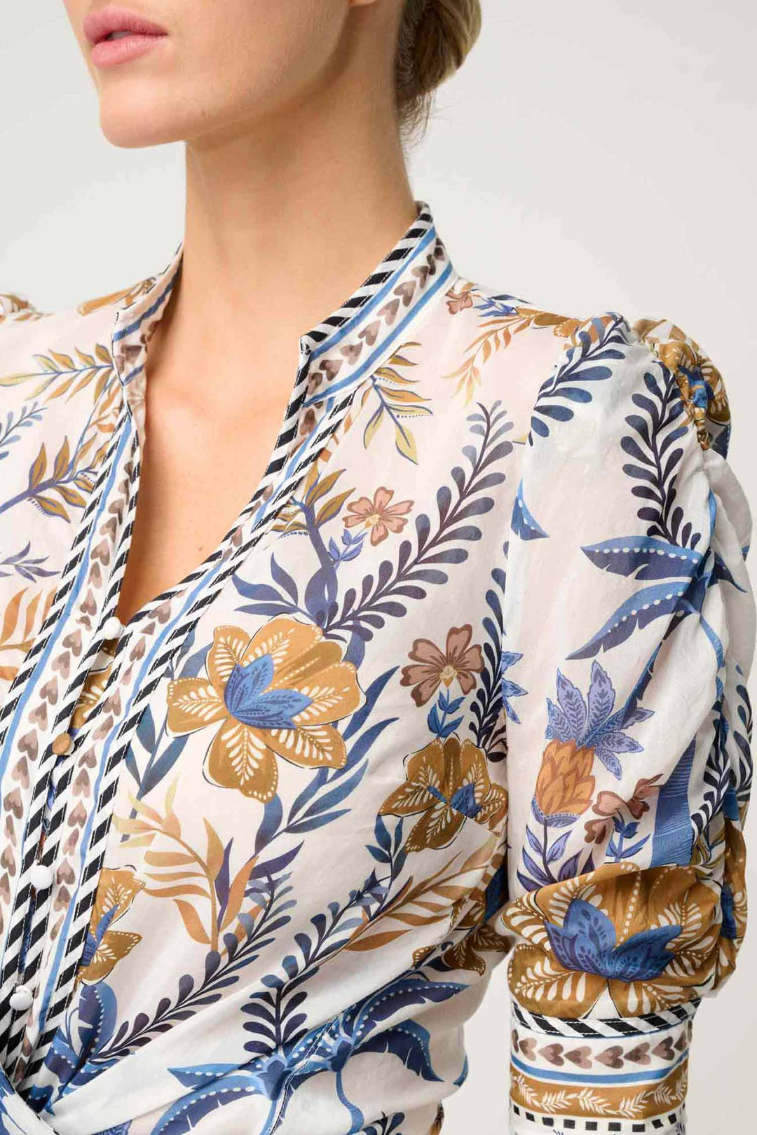 Calantha Contrast Trim Ruched Sleeve Shirt in Golden Medina