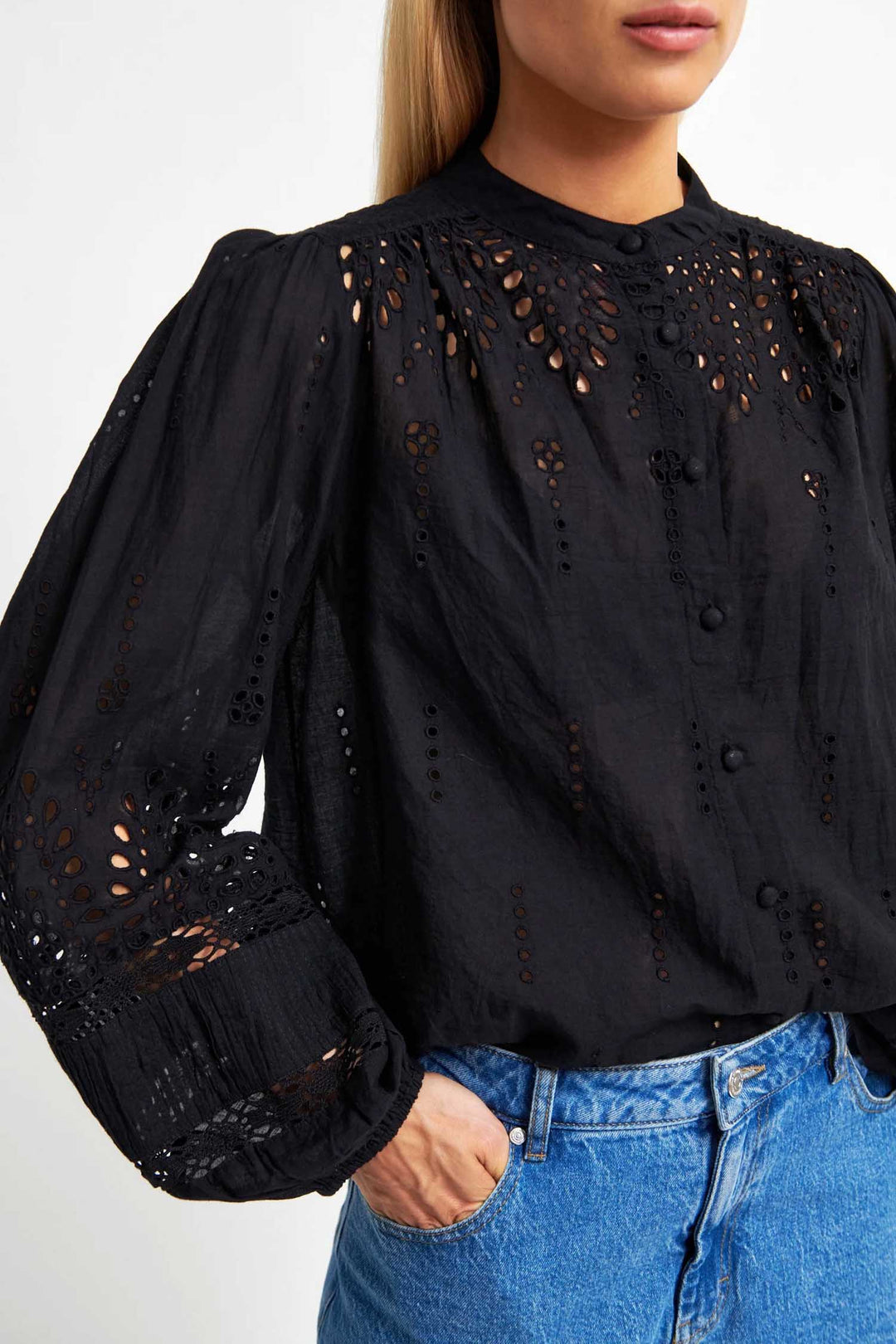 Camil Shirt in Black