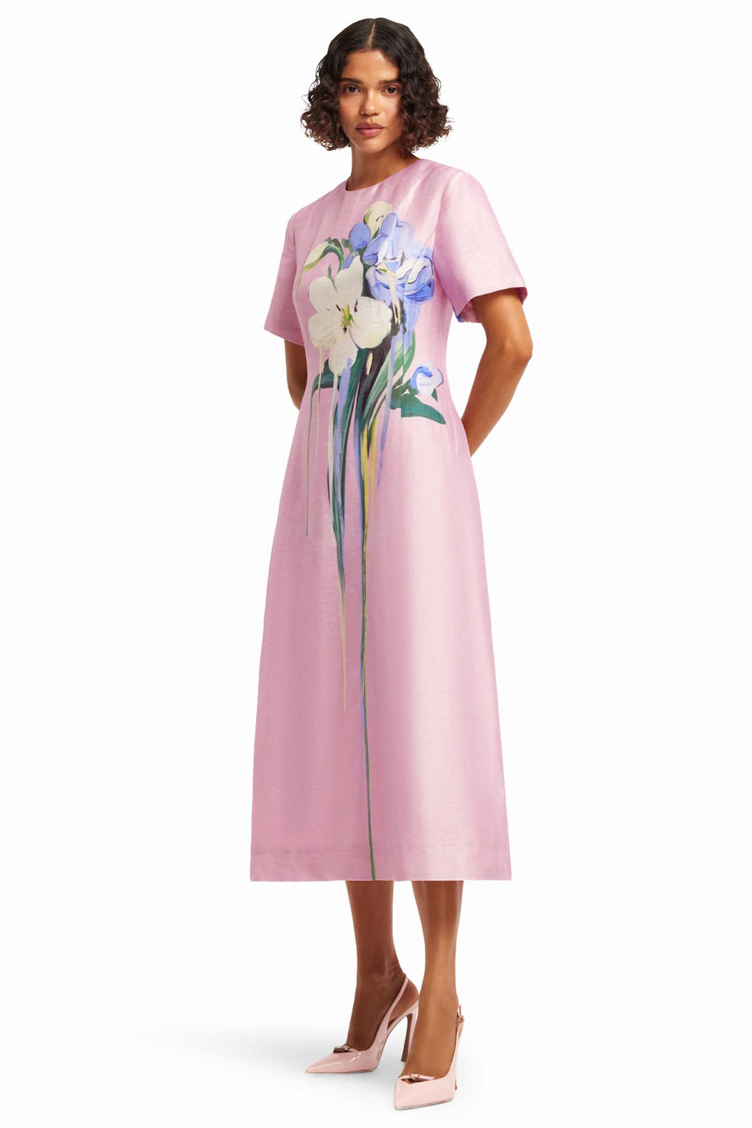 Caroline Short Sleeve Midi Dress in Bouquet Print in Pastel Pink