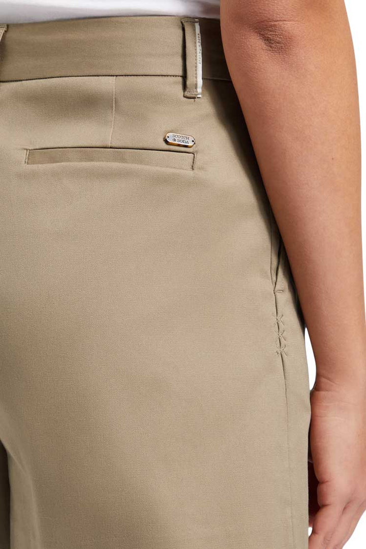 Chino Shorts in Light Army