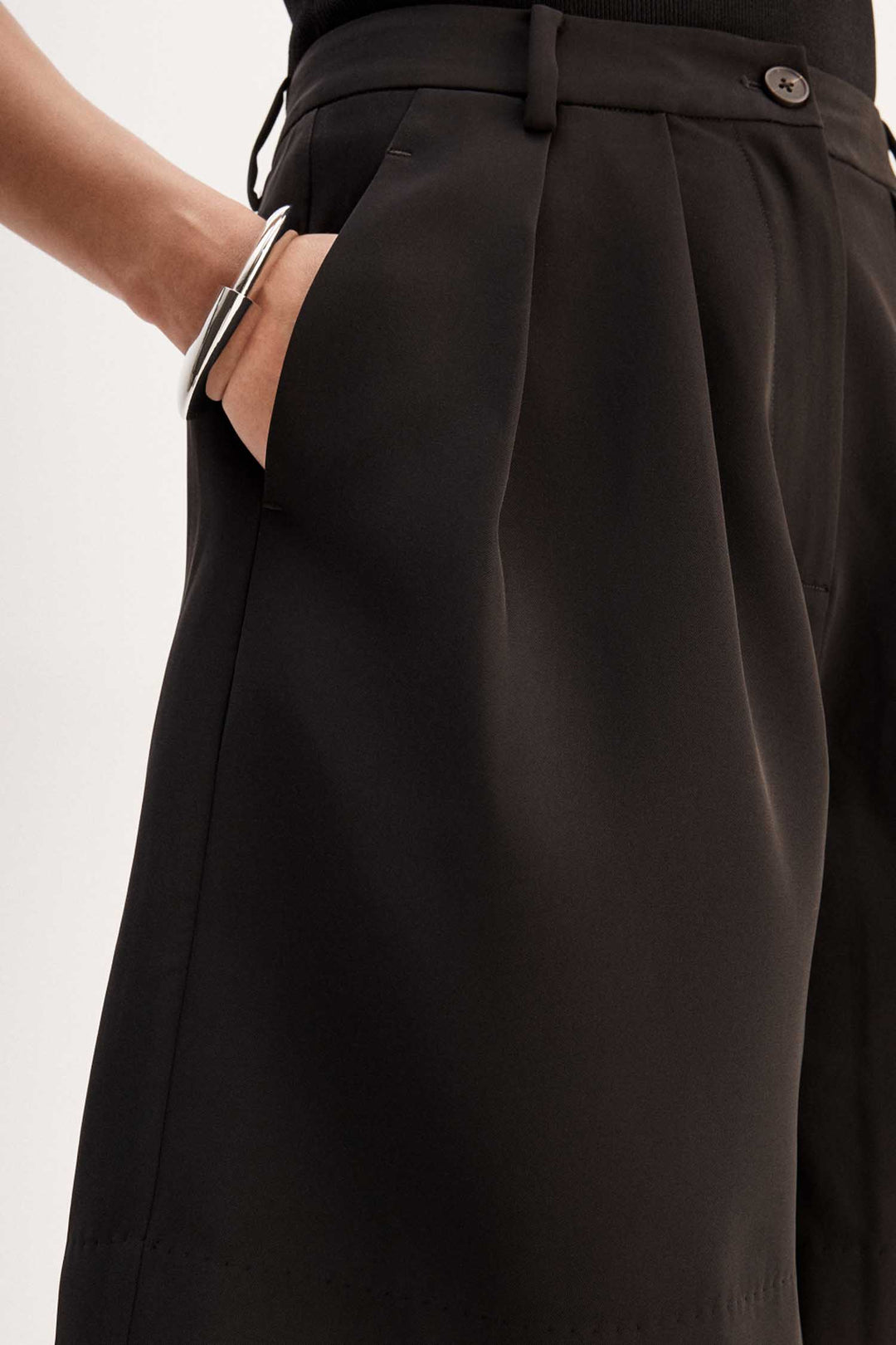 Clara Short in Black