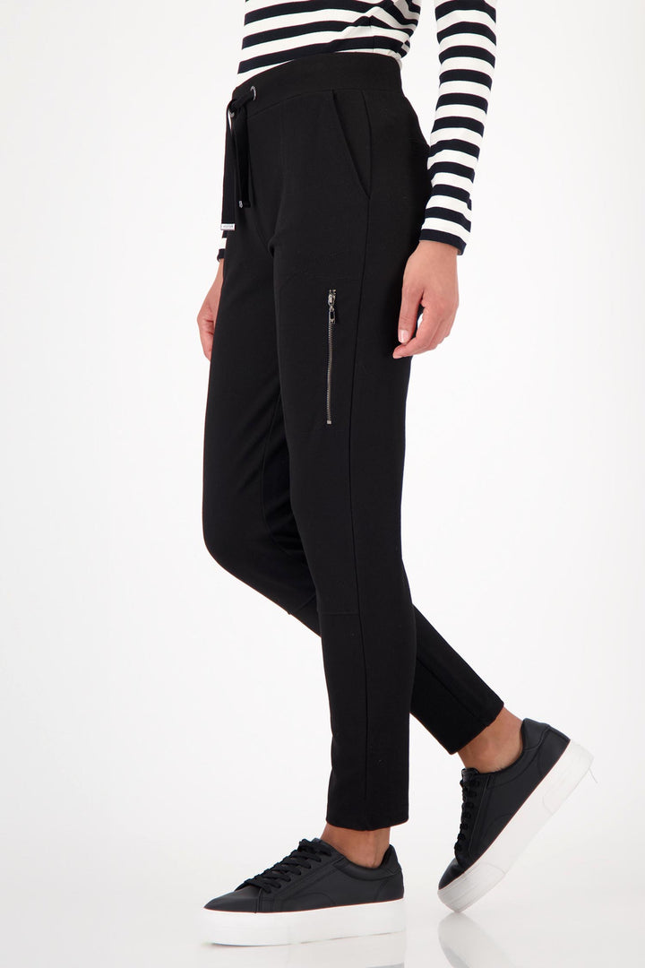 Classic Jogger in Black