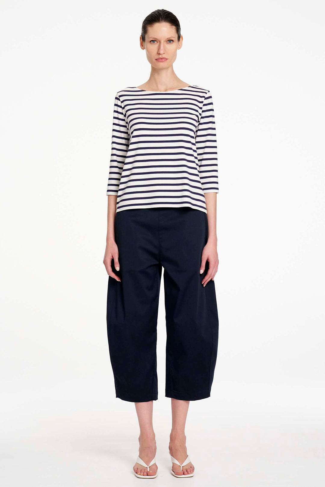 Crop Barrel Pant in Navy
