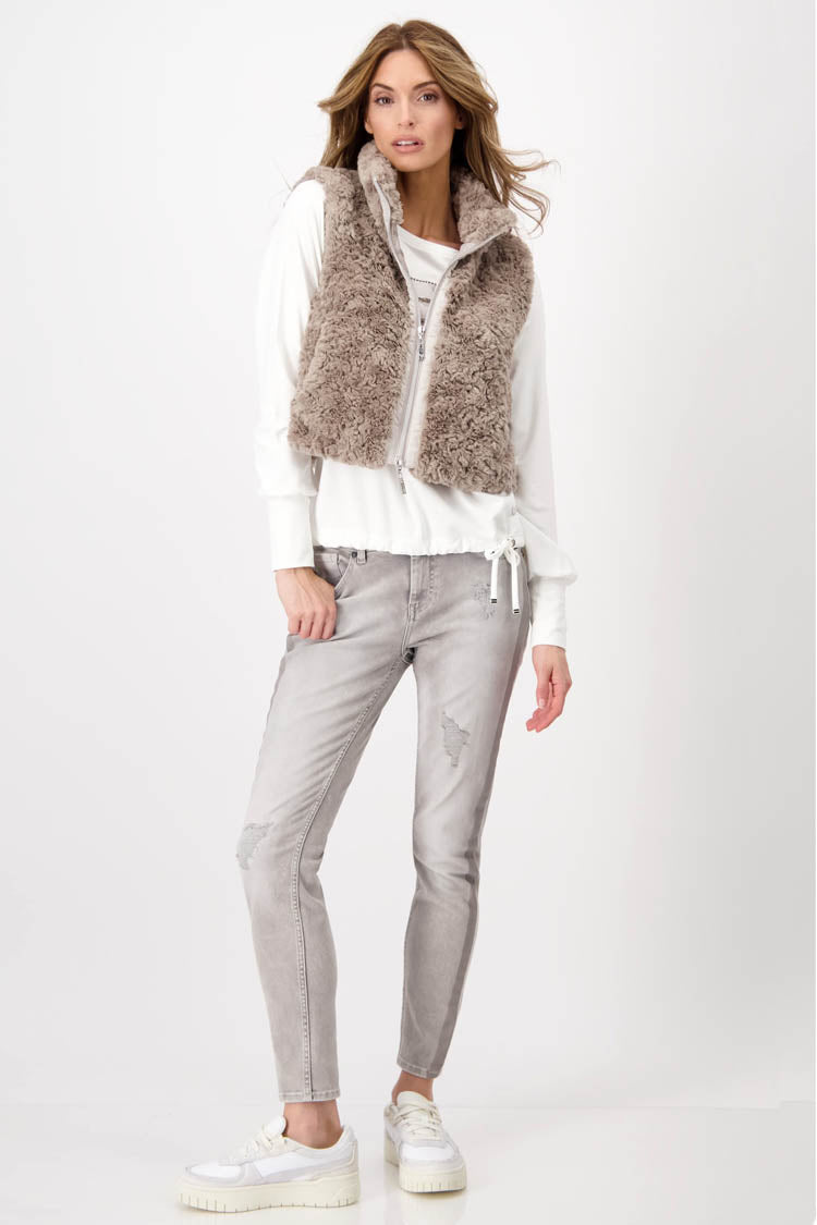 Destroyed Jeans w Contrast Stripes