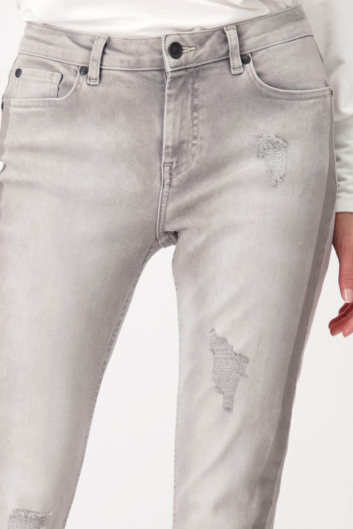 Destroyed Jeans w Contrast Stripes
