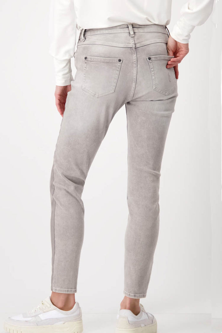 Destroyed Jeans w Contrast Stripes