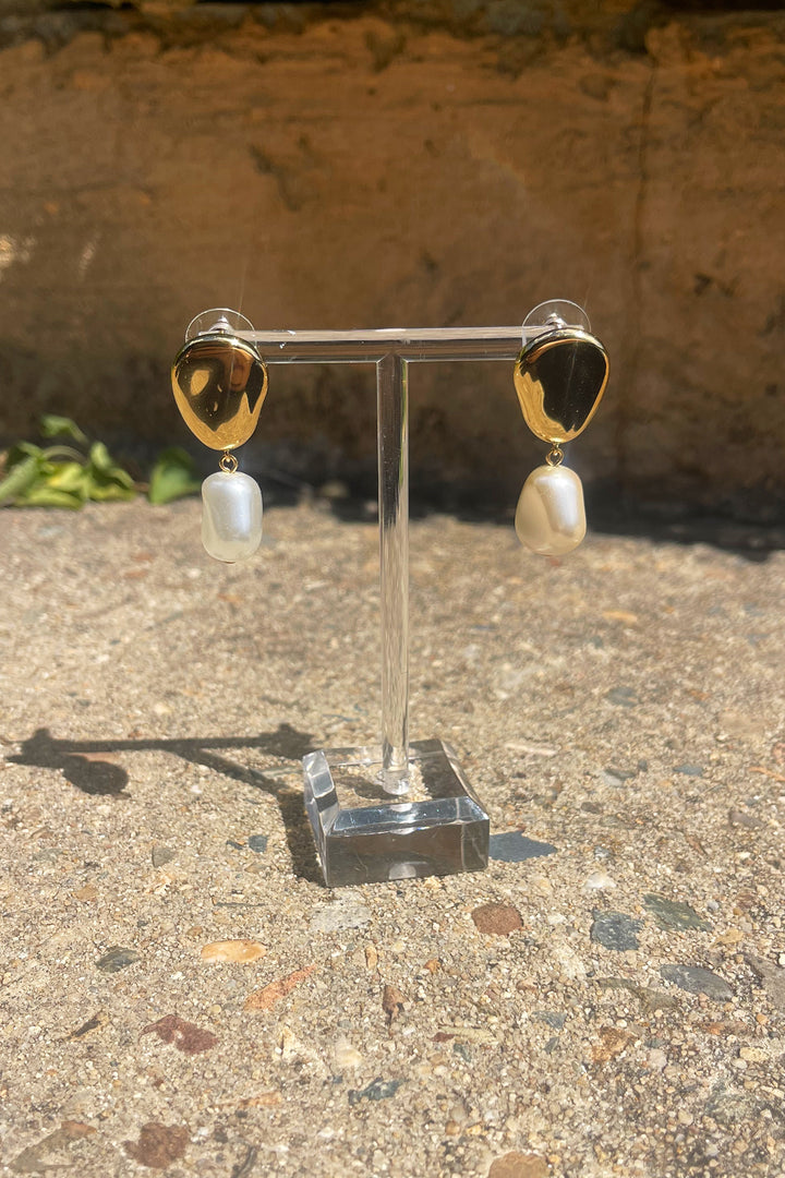 Deena Pearl Earrings in Gold