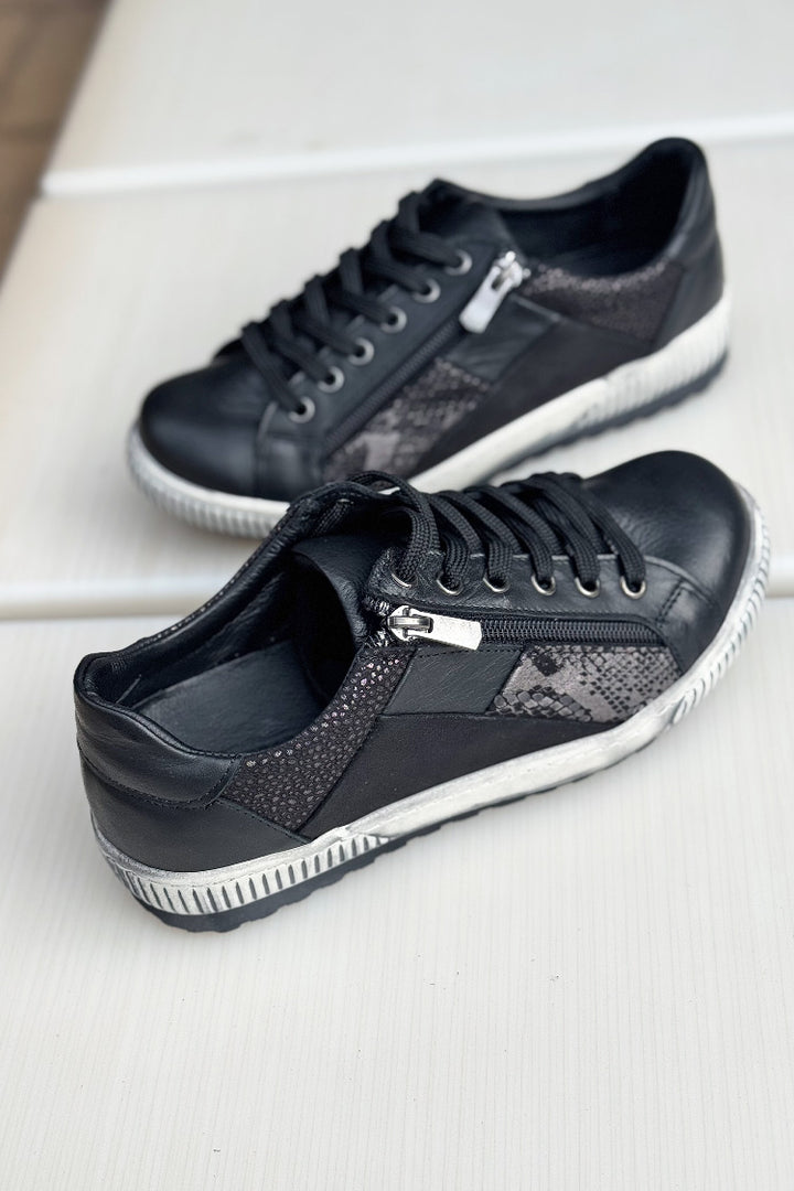 EG80 Sneakers in Black