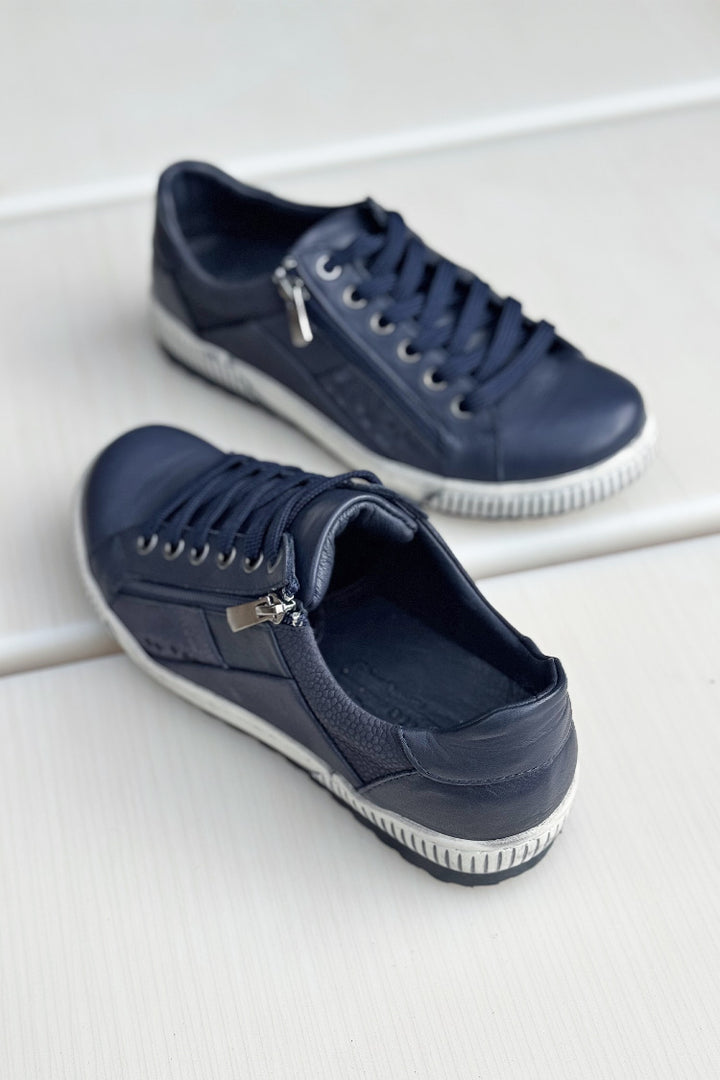 EG80 Sneakers in Navy