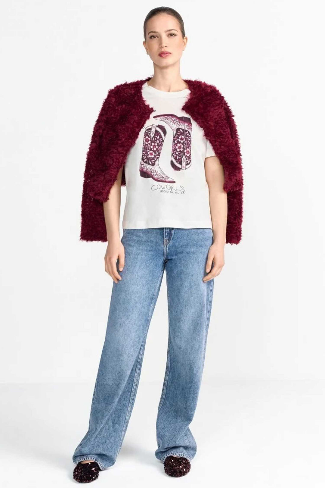 Elegant Fit T-Shirt Cow Girl Boots in Pearl White