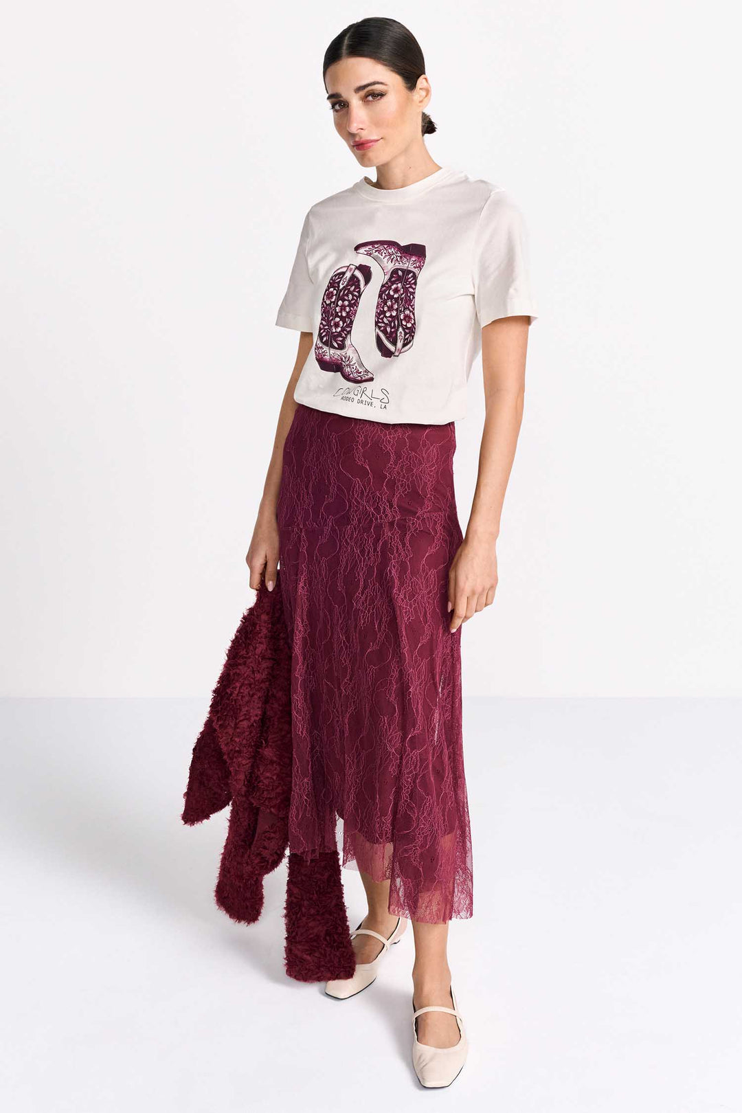 Elegant Fit T-Shirt Cow Girl Boots in Pearl White