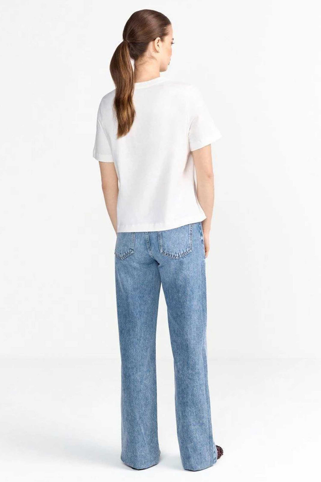 Elegant Fit T-Shirt Cow Girl Boots in Pearl White