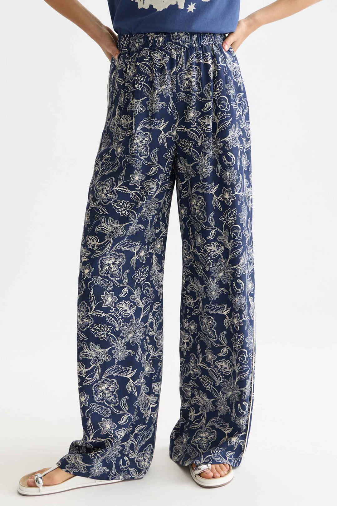 Eleni High-Rise Wide Leg 30" Pants in Lucky Bandana Dress Blues