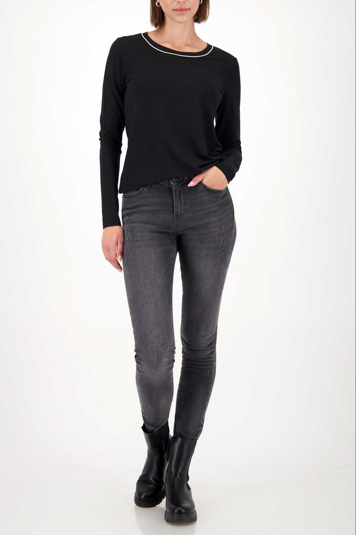Basic T-shirt w Jewellery Chain in Black