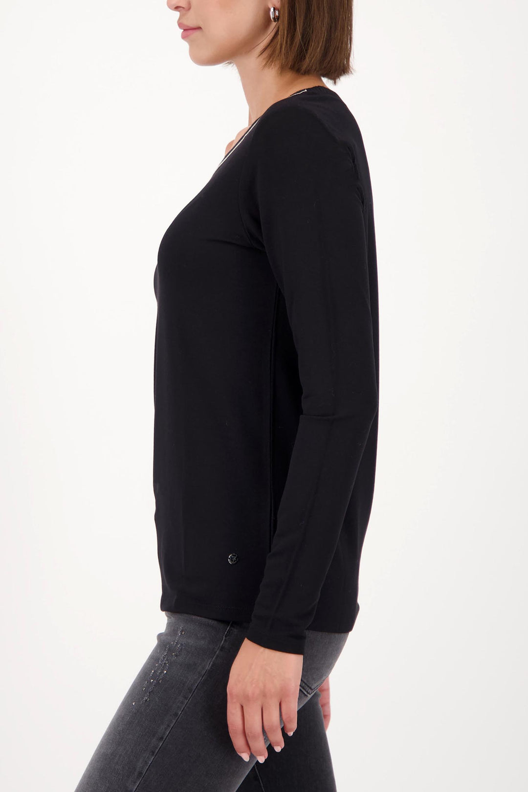 Basic T-shirt w Jewellery Chain in Black