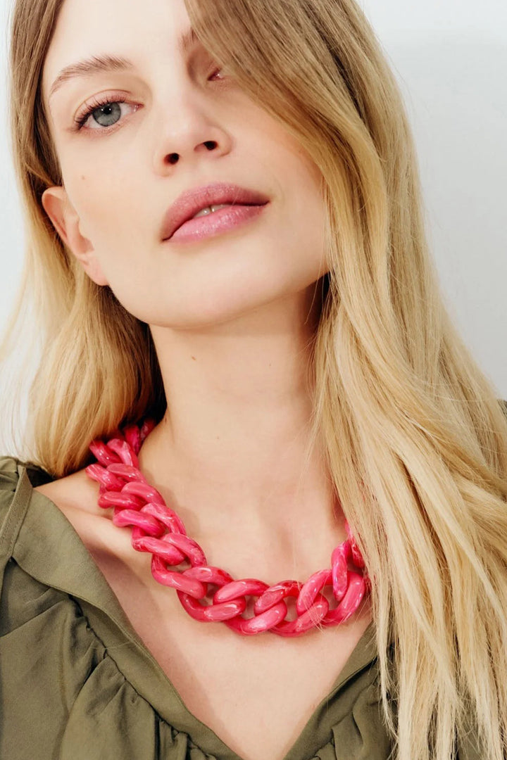 Flat Chain Necklace in Raspberry Marble