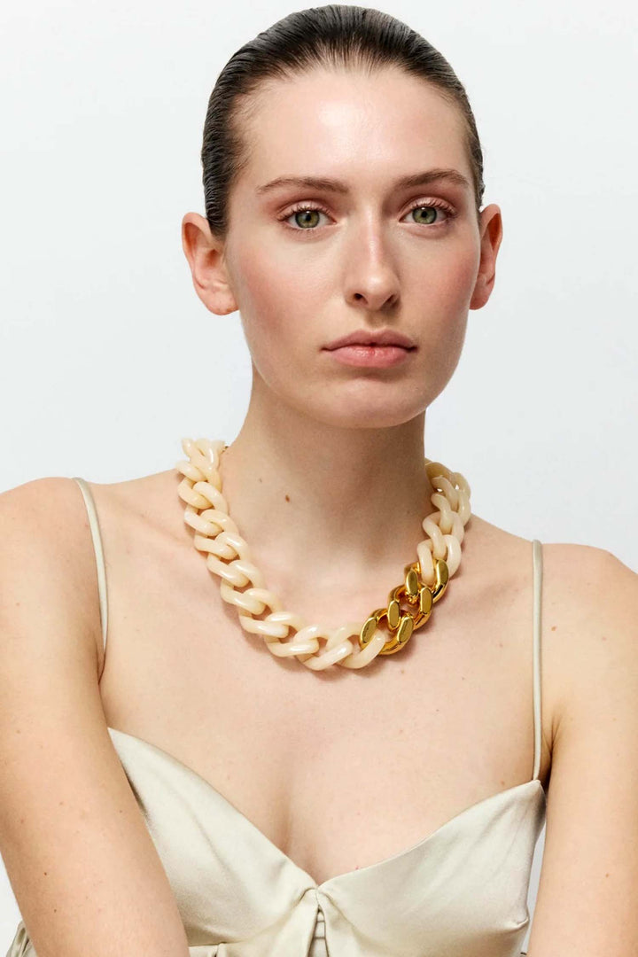 Flat Chain Necklace with Gold in Latte Marble