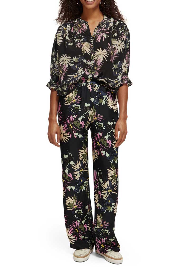 Gia - Mid Rise Wide Leg Printed Silky Trousers in Aster Black