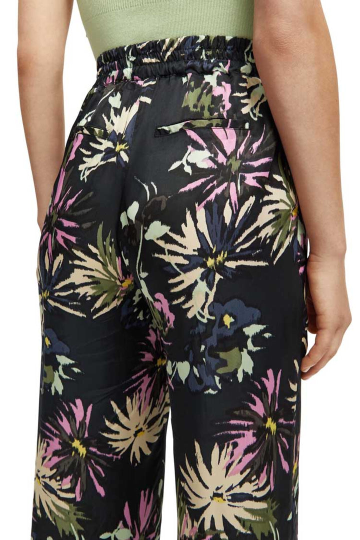 Gia - Mid Rise Wide Leg Printed Silky Trousers in Aster Black
