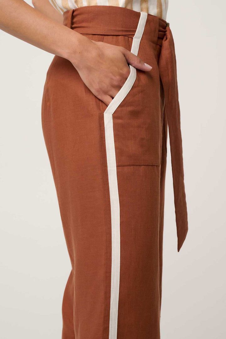 Grace Contrast Bind Pant in Caramel