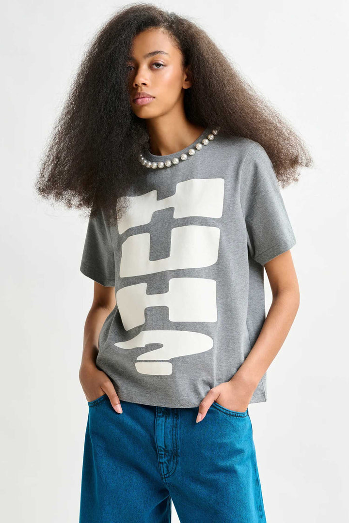 Isos HUH T-shirt w Pearl Beads in Shadow