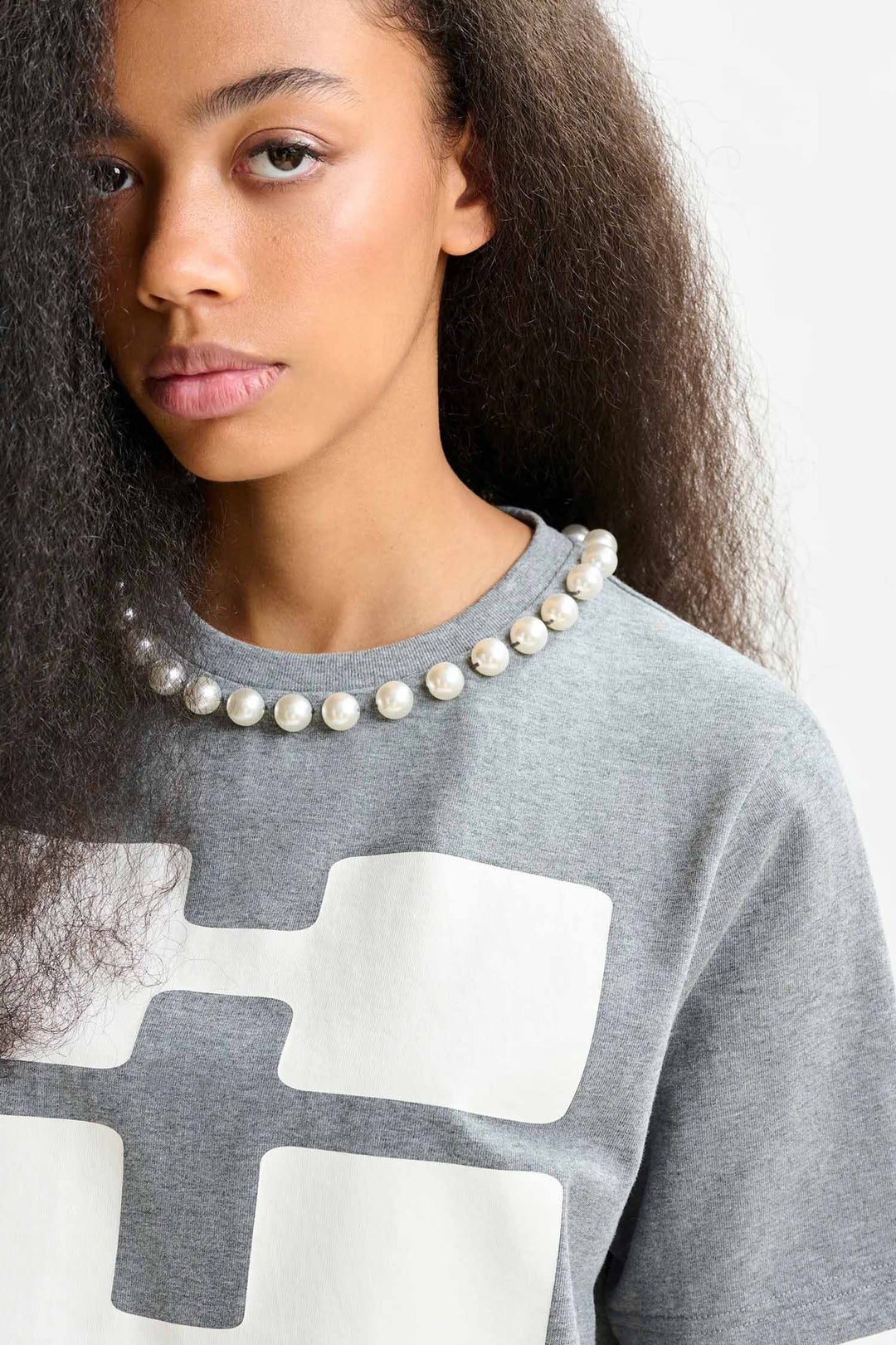 Isos HUH T-shirt w Pearl Beads in Shadow