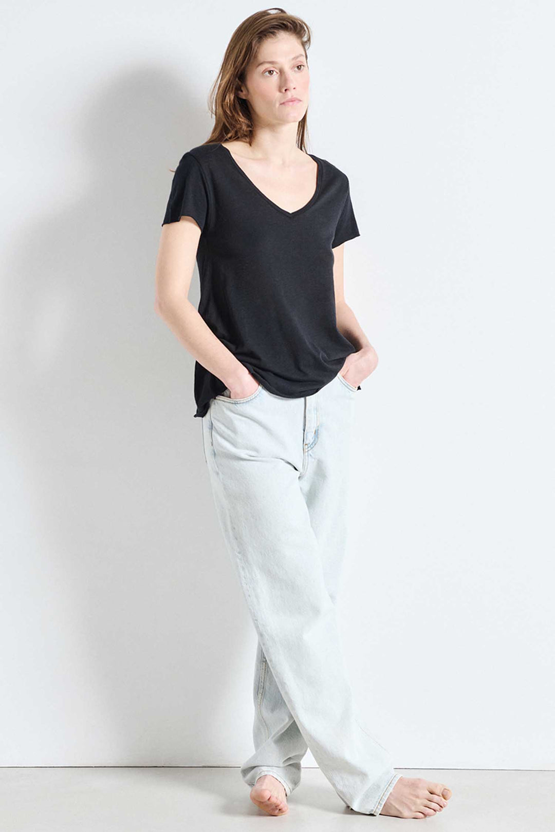 Jacksonville V-Neck SS T-Shirt in Black