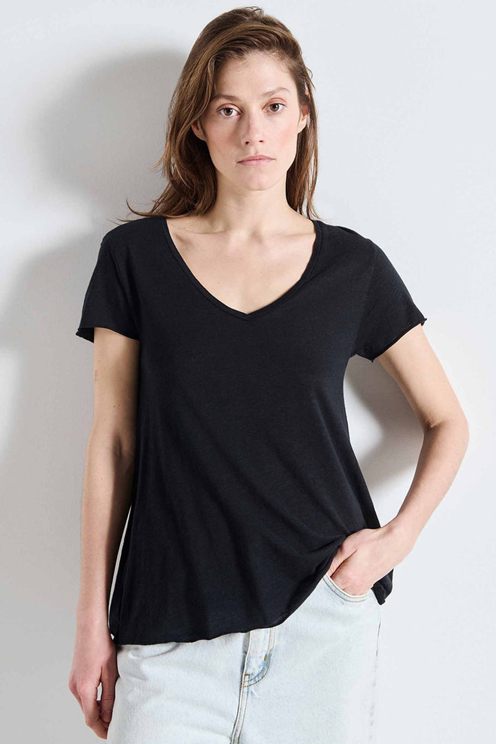 Jacksonville V-Neck SS T-Shirt in Black