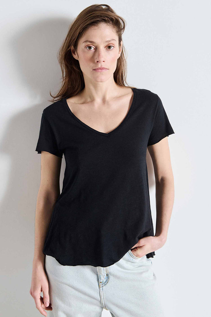 Jacksonville V-Neck SS T-Shirt in Black