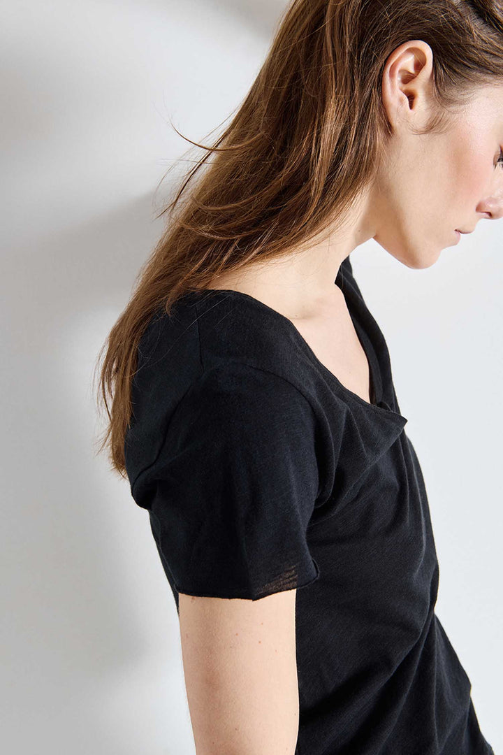 Jacksonville V-Neck SS T-Shirt in Black